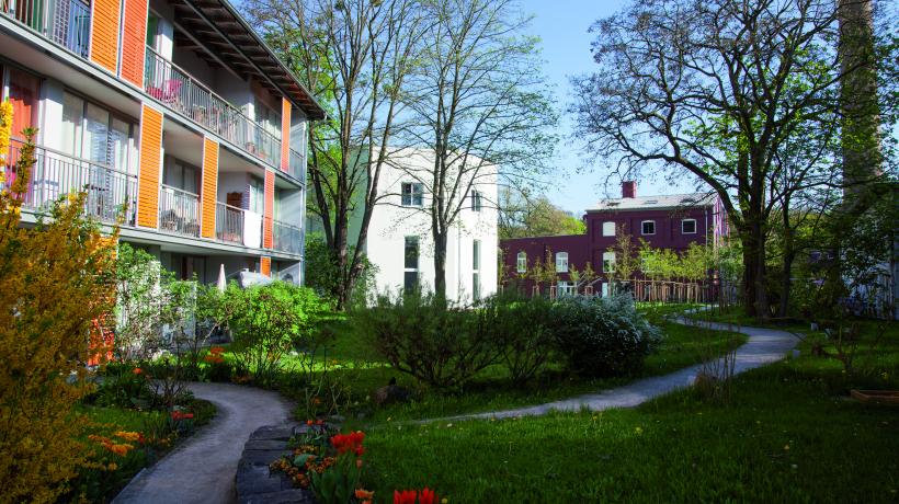 Blick in die Siedlung und auf das Heilhaus Kassel