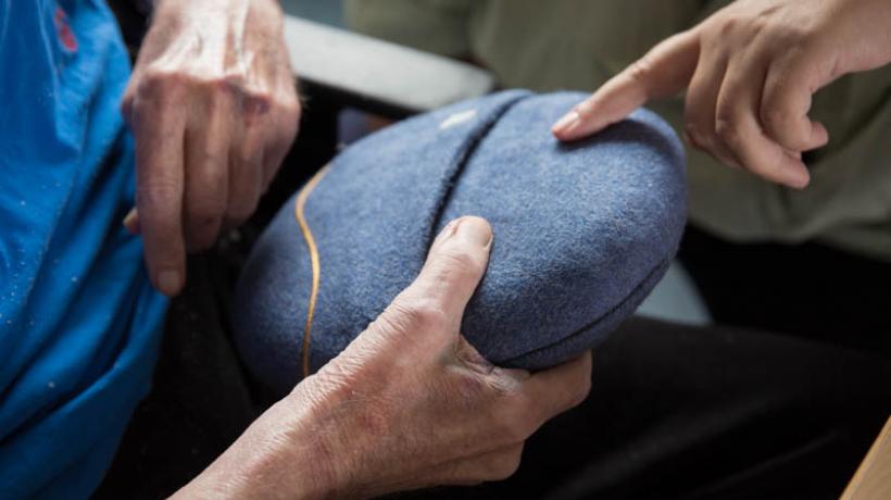 Das Klangkissen inmu bietet dir vielseitige Einsatzmöglichkeiten in der Psychotherapie. (Foto: in-mutouch.com) Das Klangkissen inmu bietet dir vielseitige Einsatzmöglichkeiten in der Psychotherapie. (Foto: in-mutouch.com)