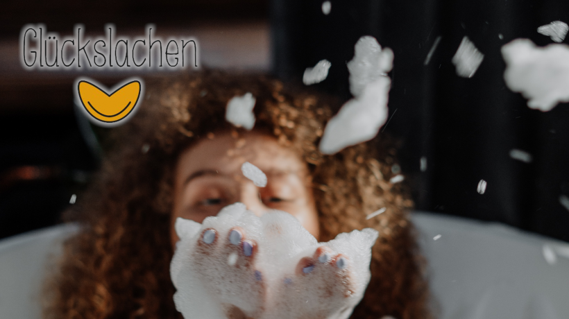 © Bild: Cottonbro - pexels, Glückslachen / Bearbeitung: Christin Konrad