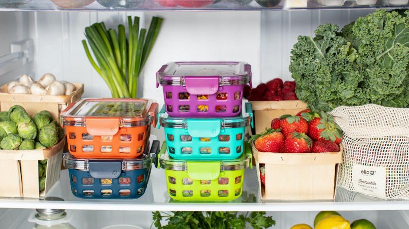 Kühlschrank mit lauter gesunden Sachen, vor allem Gemüse.