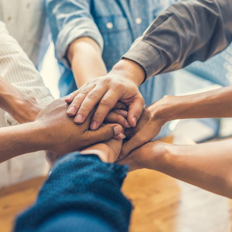 Aus deinem Klienten und seinem Umfeld wird ein Team, in dem sich alle in guter Zusammenarbeit eingebunden fühlen. Aus deinem Klienten und seinem Umfeld wird ein Team, in dem sich alle in guter Zusammenarbeit eingebunden fühlen.
