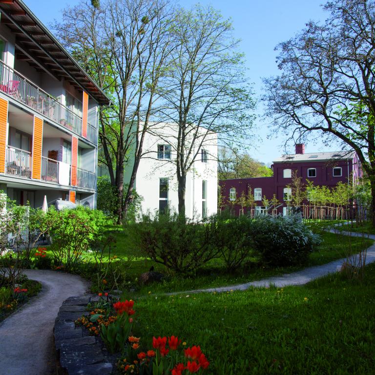 Blick in die Siedlung und auf das Heilhaus Kassel