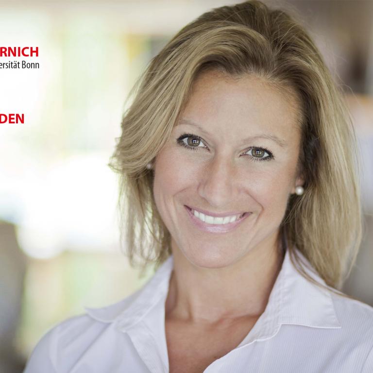 Foto: Kreiskrankenhaus Mechernich GmbH Blonde Frau lächelt in die Kamera.