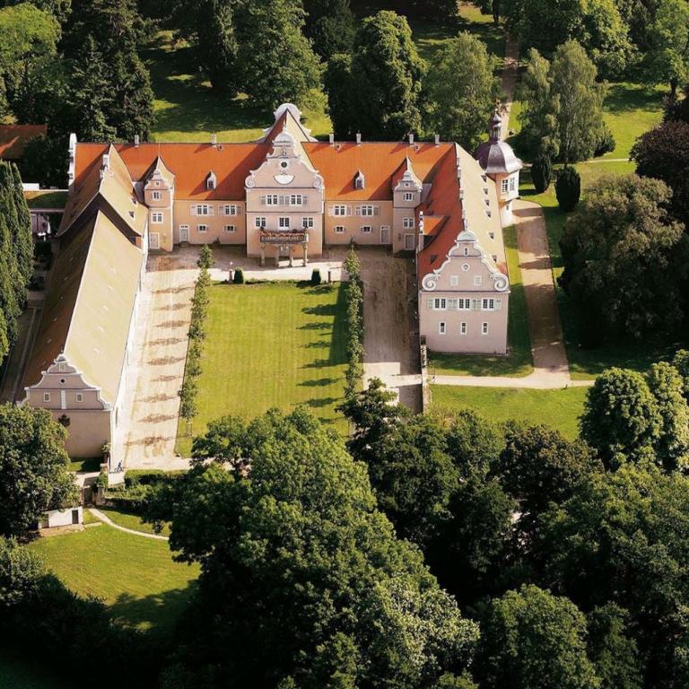 (C) psycultus Luftbild Jagdschloss Kranichstein