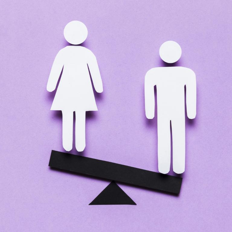 Illustration einer Frau und eines Mannes auf einer Waage, die Waage schlägt in Richtung des Mannes aus.