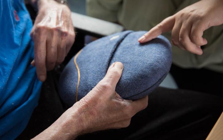 Das Klangkissen inmu bietet dir vielseitige Einsatzmöglichkeiten in der Psychotherapie. (Foto: in-mutouch.com) Das Klangkissen inmu bietet dir vielseitige Einsatzmöglichkeiten in der Psychotherapie. (Foto: in-mutouch.com)