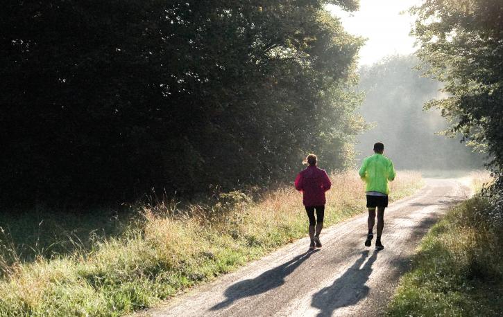 Der langsame Dauerlauf kann dabei helfen, die Symptome verschiedener psychischer Erkrankungen zu lindern. (Foto: Jan Kolar – Unsplash.com)