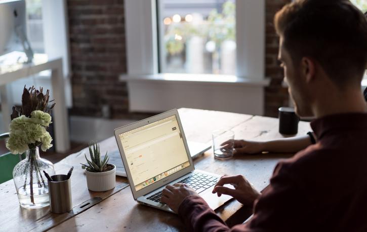 Stimmen die technischen Details im Online-Coaching, kann eine gute Beziehung zwischen Coach und Klient entstehen. (Bench Accounting – Unsplash.com) Stimmen die technischen Details im Online-Coaching, kann eine gute Beziehung zwischen Coach und Klient entstehen. (Bench Accounting – Unsplash.com)