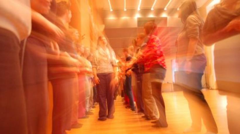 Sich in der Gemeinschaft und dem tragenden Rhythmus geborgen fühlen. (Foto: Frank Rihm)