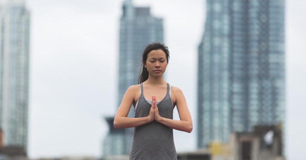 Office-Yoga – Entspannt durch den Praxisalltag