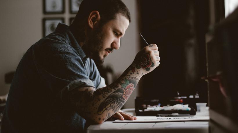 Wecke die kreative Seite in dir, indem du dich jeden Tag aufs Neue herausforderst. (Foto: Allef Vinicius – Unsplash.com)