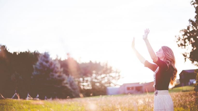 Viele Umfragen zeigen, dass die Sehnsucht der Menschen nach Spiritualität, nach Halt in ihrem Leben, nach etwas, das ihrem Leben Sinn geben kann, zunimmt. (Foto: Ben White – Unsplash.com)
