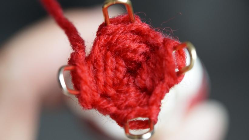 Der rote Faden: Für Stefanie Stahl ein Symbol dafür, dass Orientierung auch einfach zugänglich sein darf. (Foto: MW - Pixabay.com)