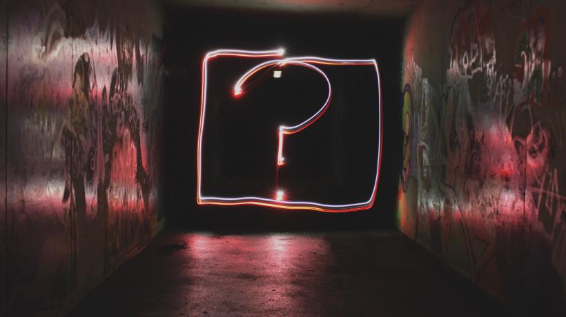 „Blöde“ oder „zu unwichtige“ Fragen gibt es nicht. (Foto: Emily Morter – Unsplash.com)