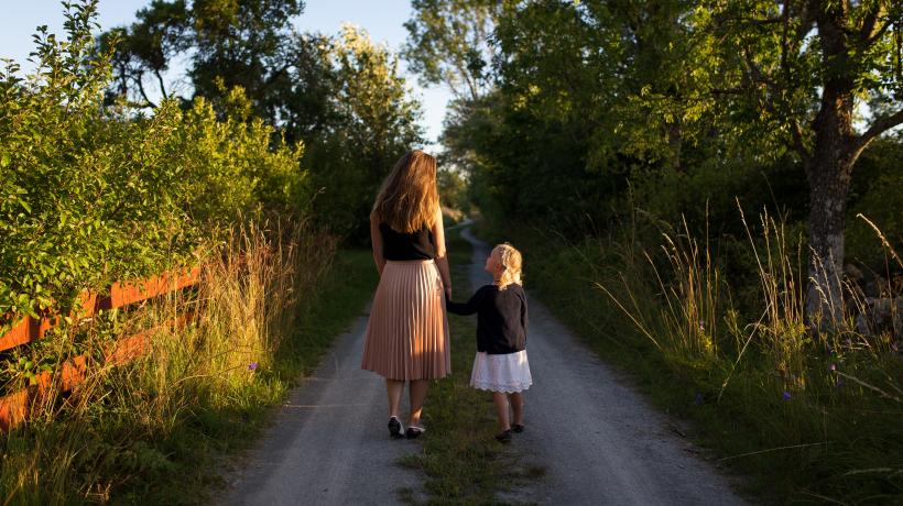 Die Patientin fühlte sich zeitlebens durch ihre Mutter abgelehnt und nicht gewollt und übertrug dieses Erleben auf die therapeutische Beziehung. (Foto: John Flobrant – Unsplash.com)