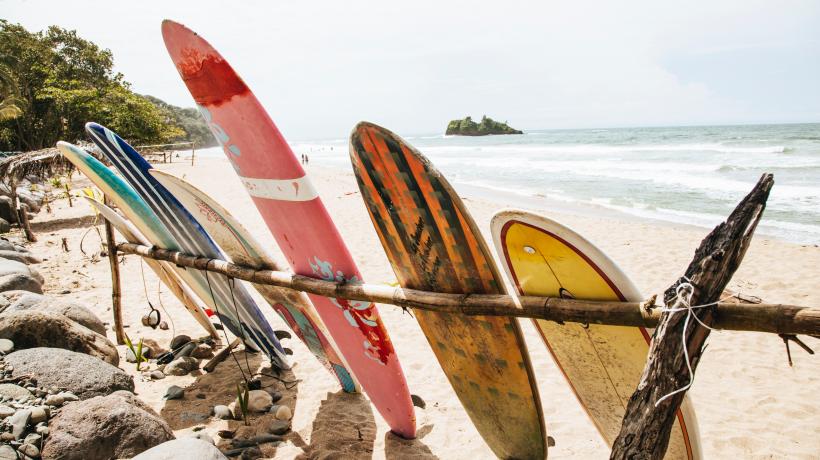Das Surfen in der Gruppe stellt einen geschützten Rahmen dar, in dem sich die Coachees ausprobieren, und neu gelernte Kommunikationsansätze direkt ausprobieren können. (Foto: Mohsen Ben – Unsplash)