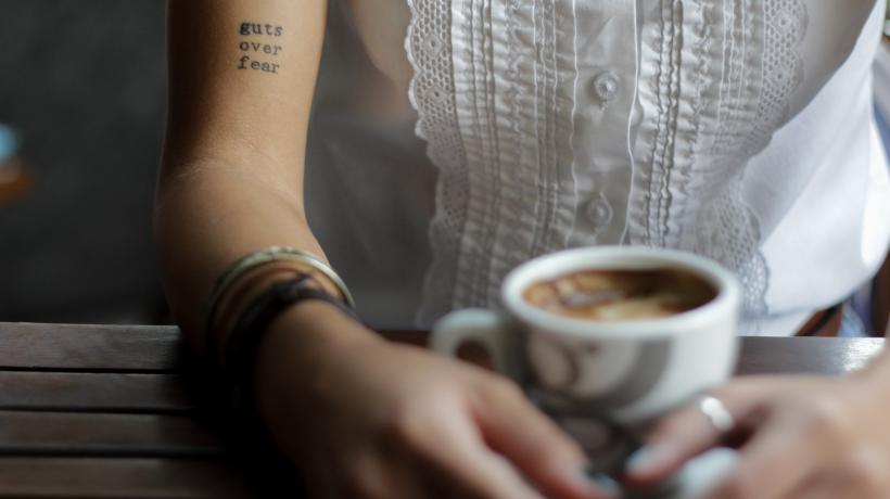 Die Ursachen seelischer Krankheit sind vielfältig. Neben ständigem Zeit-, Leistungs-, Erfolgs- und Konkurrenzdruck spielen auch innere und unbewusste Faktoren eine Rolle. (Foto: Nordwood Themes – Unsplash.com)