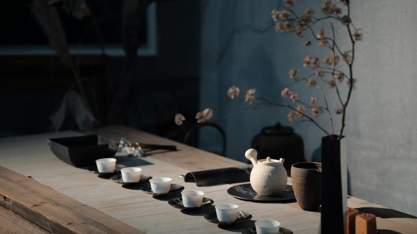 Klösterliche Gemeinschaften ermöglichen Rückzug aus der Alltagswelt, Stille und Besinnung. (Foto: Oriento – Unsplash.com)