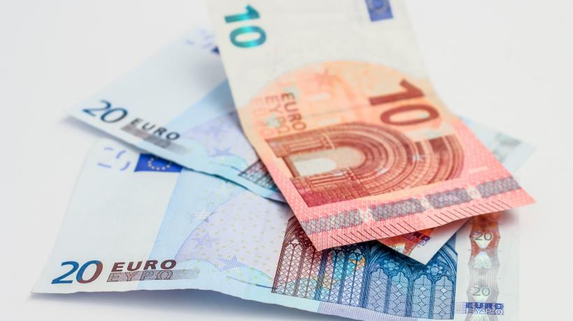 Zwei 20€- und ein 10€-Schein