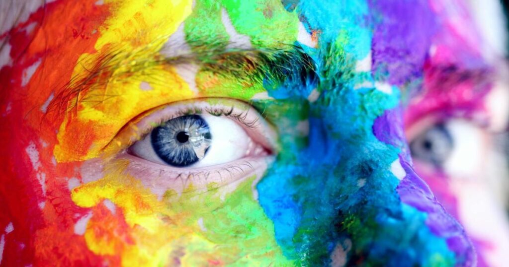 Raus aus dem Kopf, rein ins Erleben – mit Impact- und Improtechniken