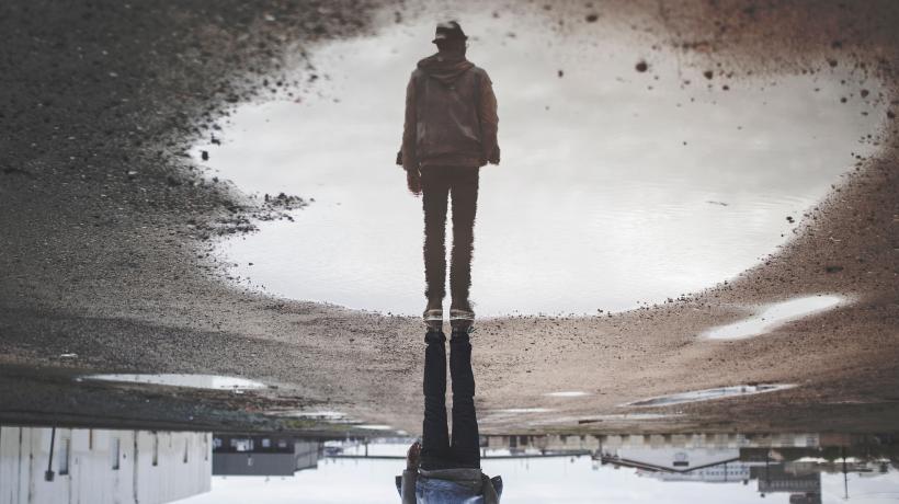 Eine neue Perspektive auf die eigene Person zu gewinnen ist sehr wichtig für die therapeutische Arbeit. (Foto: Randy Jacob – Unsplash.com)