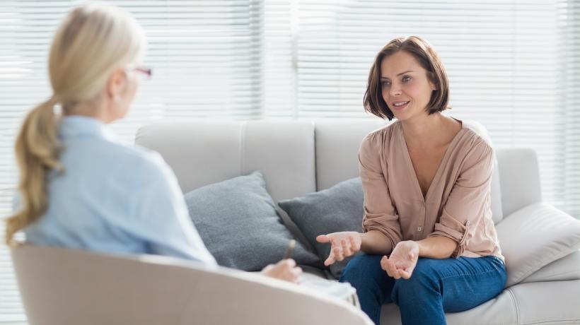 Eine gute Beziehung zwischen Therapeut und Patient macht eine gute erste Entspannungserfahrung möglich. (Foto: Fotolia)